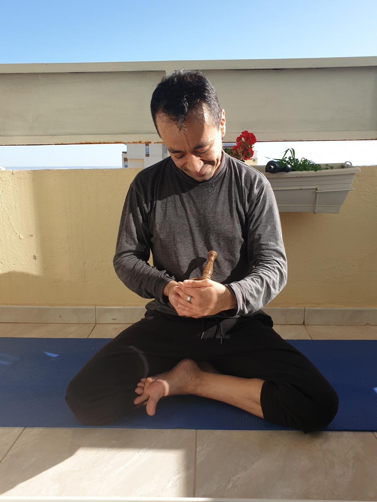 Luis Felipe en meditación mindfulness